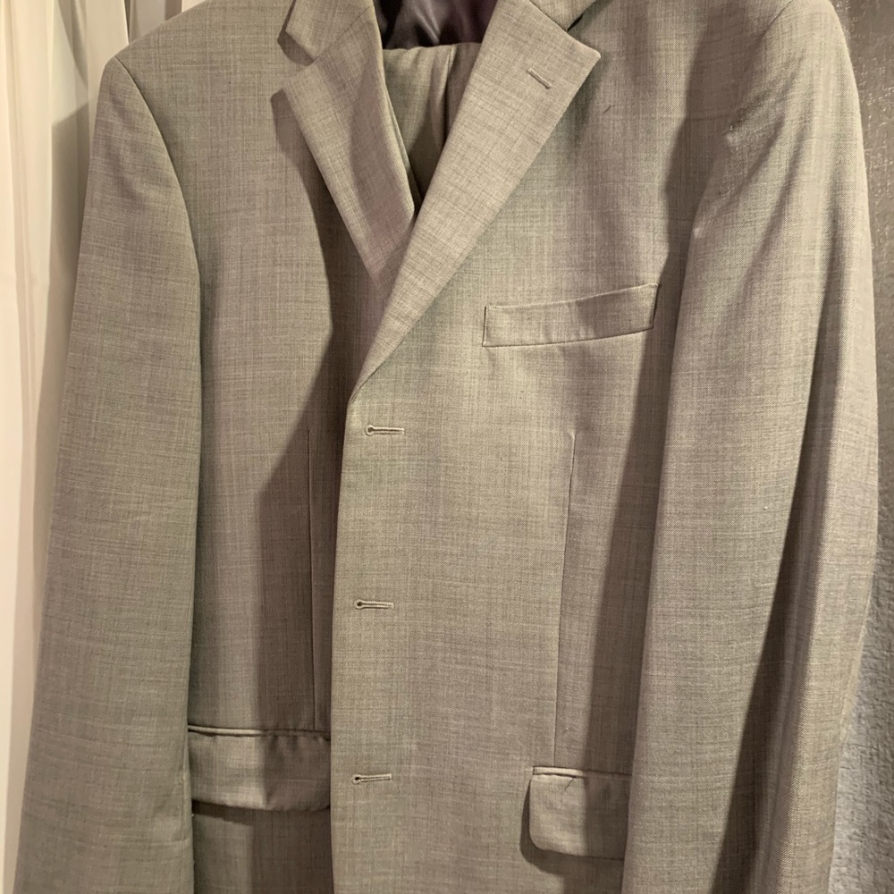 3-Piece Suit. Gray.